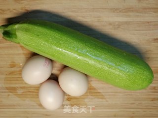 轻松减肥低脂美食～西葫芦炖蛋步骤1