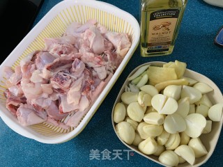 蒜头焖鸡步骤1