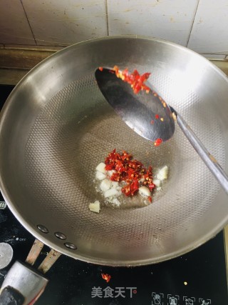 剁辣椒炒莲花菜步骤2