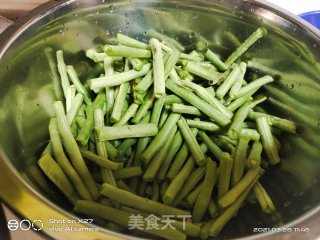 肉末炒豆角步骤2