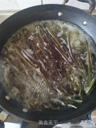 蕨菜干炒麻辣肠步骤2