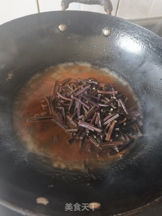 蕨菜干炒麻辣肠步骤10
