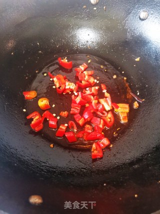 蕨菜干炒麻辣肠步骤14