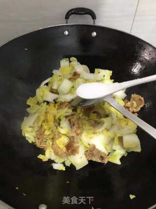 油炸子炒白菜步骤4