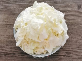 腊肠手撕包菜步骤2