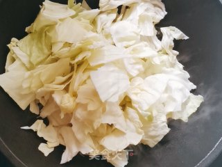 腊肠手撕包菜步骤3