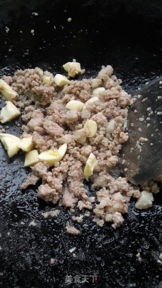 肉末炒甜豆粒步骤5