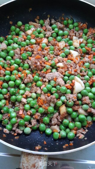 肉末炒甜豆粒步骤7