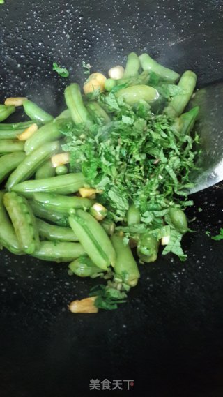 薄荷炒甜豆步骤8