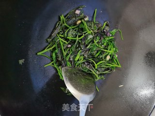 蒜炒紫背菜步骤6