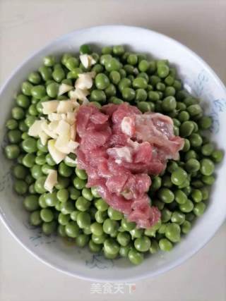 肉丝炒豌豆步骤1