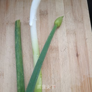 春葱鸡蛋炒蜢子虾酱步骤2