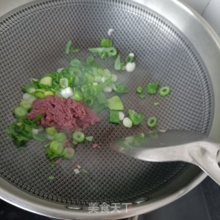 春葱鸡蛋炒蜢子虾酱步骤7