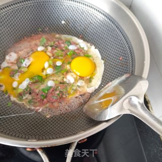 春葱鸡蛋炒蜢子虾酱步骤9