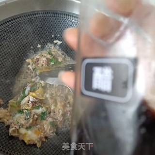 春葱鸡蛋炒蜢子虾酱步骤12