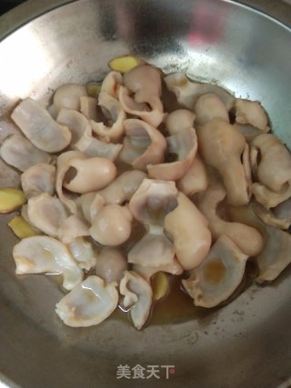 酸菜焖猪大肠步骤1