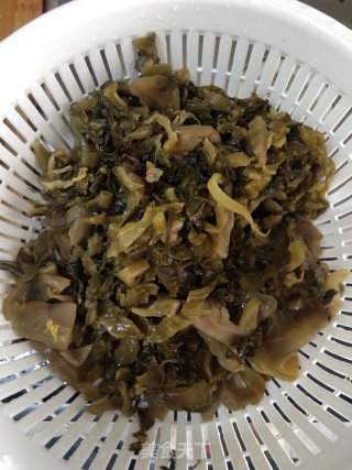 酸菜焖猪大肠步骤3