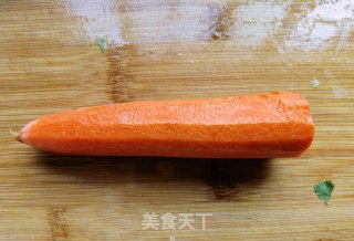 胡萝卜蒜苗炒鸡蛋步骤1