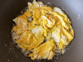 胡萝卜蒜苗炒鸡蛋步骤6