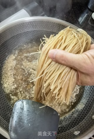 春韭炒红薯粉条步骤11 春韭炒红薯粉条步骤11