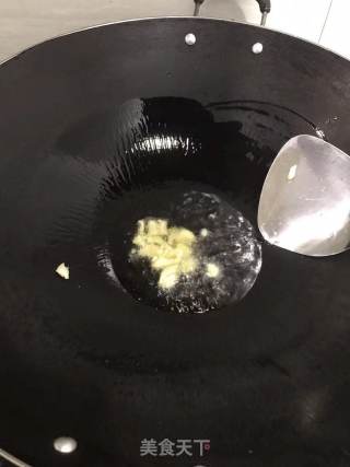 青椒炒胡萝卜丝步骤1