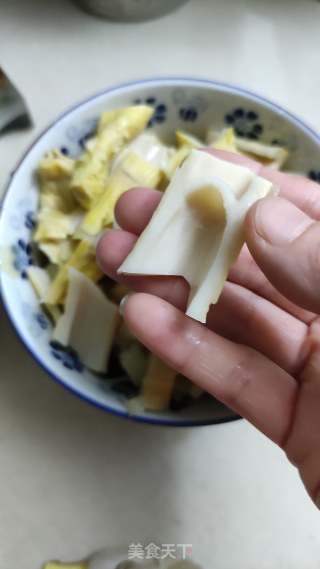 五花肉烧笋干步骤1