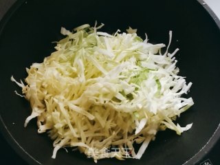 鸡蛋粉丝炒包菜步骤6