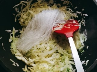 鸡蛋粉丝炒包菜步骤7