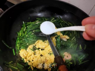 鸡蛋虾仁炒韭菜步骤9
