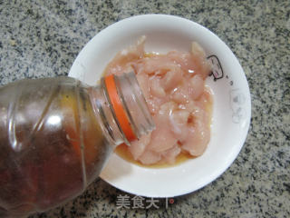 鸡胸肉炒花菜步骤2
