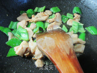 鸡胸肉炒花菜步骤9