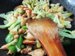 鸡胸肉炒花菜步骤14