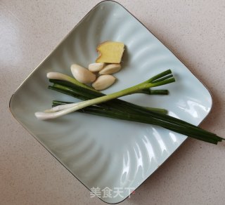 糖醋鸡肉丸子步骤2