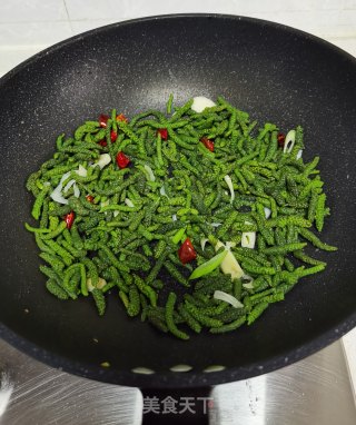 苟桃穗炒鸡蛋步骤9