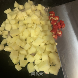 土豆炒肉末步骤5
