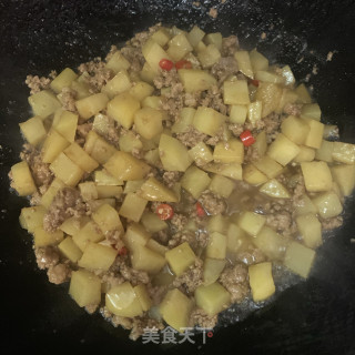 土豆炒肉末步骤7