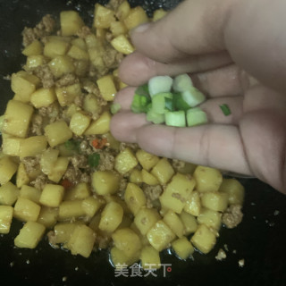 土豆炒肉末步骤8