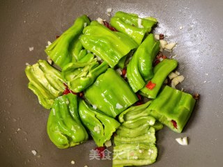 蒜蓉焖青椒步骤8
