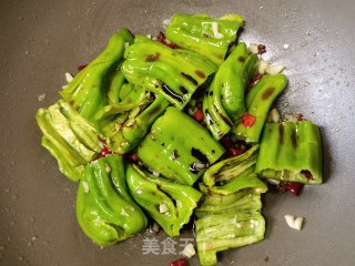 蒜蓉焖青椒步骤9
