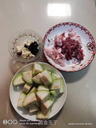 冬瓜烧肉片步骤1 冬瓜烧肉片步骤1
