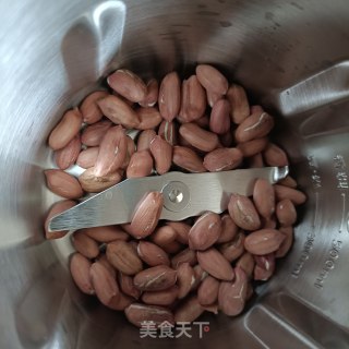 肉末花生碎熬蒲公英步骤1