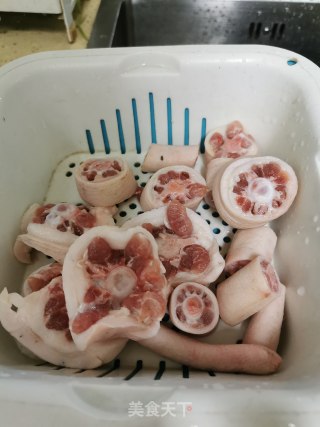 红烧猪尾巴步骤1