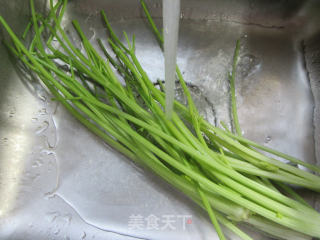 小虾米炒芹菜步骤2