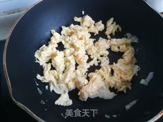 胡萝卜莴笋炒蛋步骤3 胡萝卜莴笋炒蛋步骤3