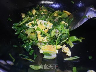 菠菜炒鸭蛋步骤4