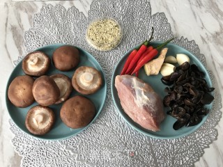 火麻仁鲜蘑肉片步骤1 火麻仁鲜蘑肉片步骤1