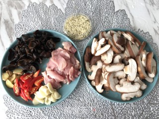 火麻仁鲜蘑肉片步骤2 火麻仁鲜蘑肉片步骤2