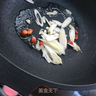 松茸炒西芹步骤5