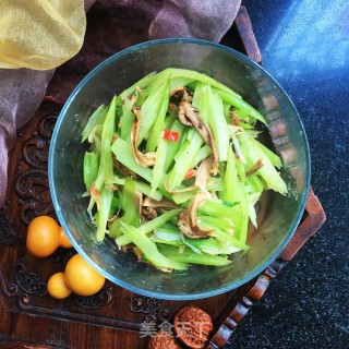 松茸炒西芹步骤10