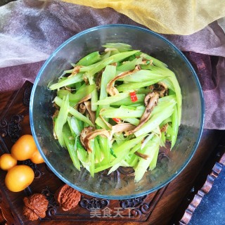 松茸炒西芹步骤11